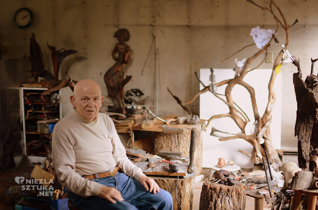 Lubomir Tomaszewski w swojej pracowni, rzeźba, pocelana, design, figurki porcelanowe, Niezła sztuka